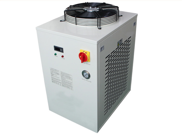 UV LED固化光源設(shè)備的三大配置照射頭、水冷機(jī)、電源驅(qū)動